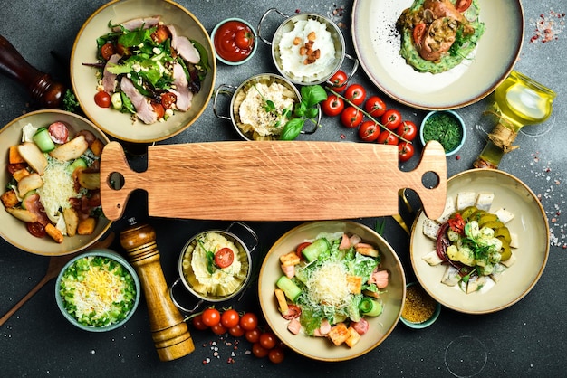 Zestaw dań prezentowany na stole